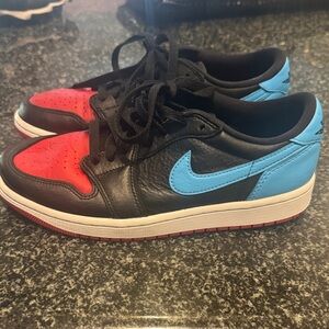 Nike Low-Top Sneakers - Black with Red and Blue Accents